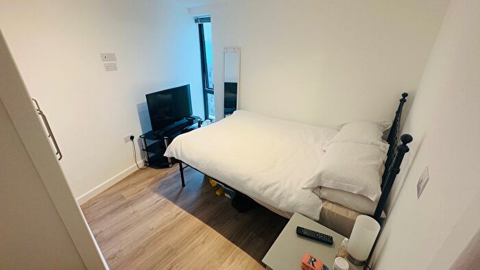 1 Bedroom Flat To Rent In Balham High Road, London, SW12