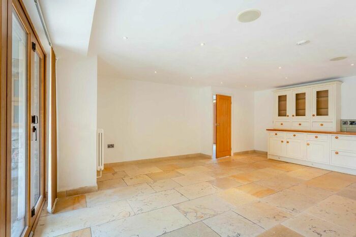 4 Bedroom Detached House For Sale In Pill Row, Caldicot, Monmouthshire, NP26