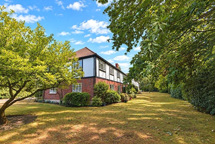 2 Bedroom Maisonette For Sale In Old Heath Road, Weybridge, KT13