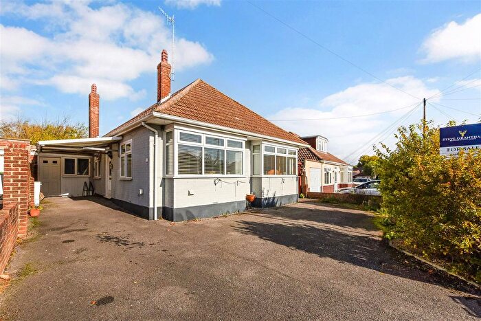 3 Bedroom Detached Bungalow For Sale In Warfield Crescent, Waterlooville, PO7