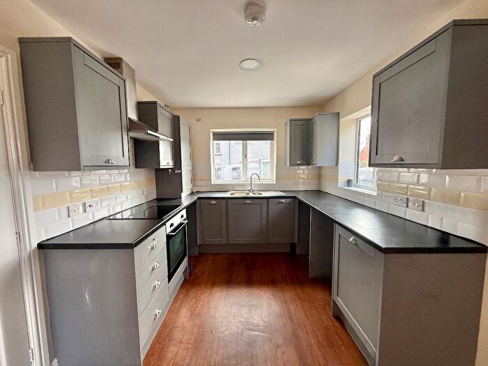 4 Bedroom Detached House To Rent In Mill Street, Walsall, West Midlands, WS2
