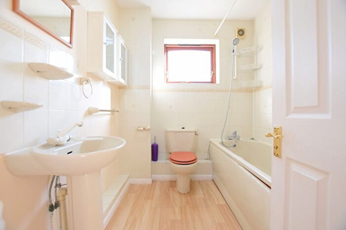 4 Bedroom Detached House For Sale In Carrick Drive, Ilford, IG6