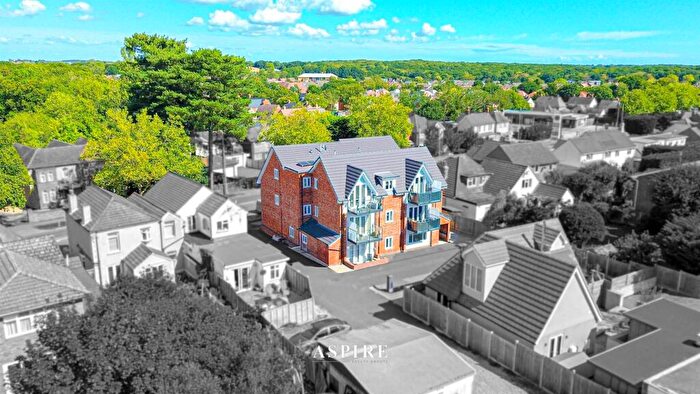 2 Bedroom Apartment For Sale In Kiln Road, Benfleet, SS7
