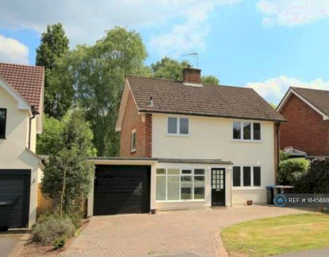 4 Bedroom Detached House To Rent In Oak Tree Close, Virginia Water, GU25
