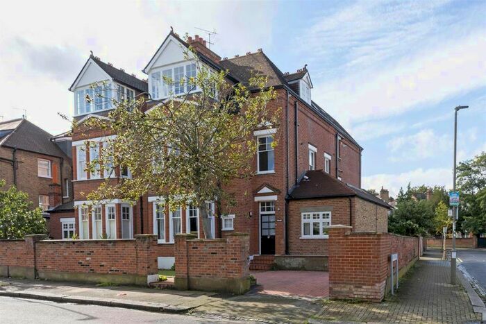 1 Bedroom Flat To Rent In Hamilton House, - Malbrook Road, Putney, SW15