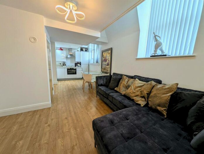 2 Bedroom Apartment To Rent In Crosshall Street, Liverpool, L1