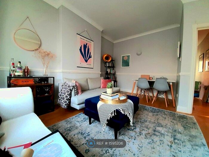 2 Bedroom Flat To Rent In Barry Road, London, SE22