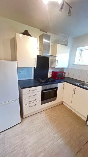 2 Bedroom Flat To Rent In Stockwood Crescent, Luton, Bedfordshire, LU1