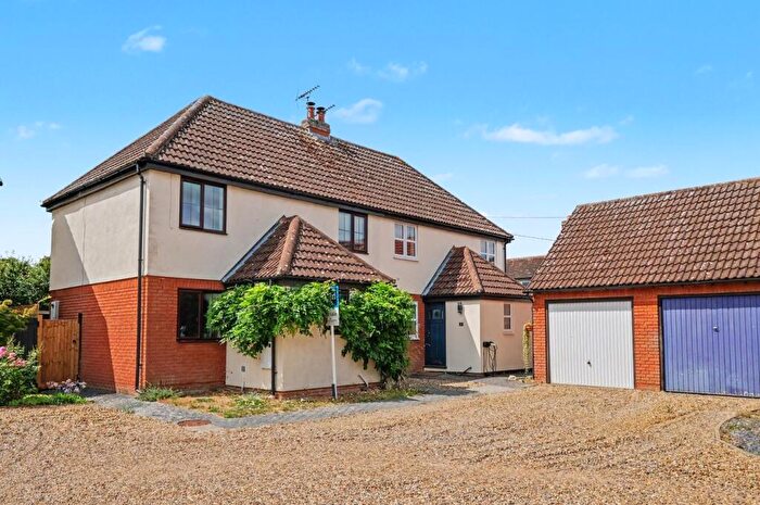 3 Bedroom Semi-Detached House For Sale In Bridge Croft, Howe Street, Chelmsford, CM3