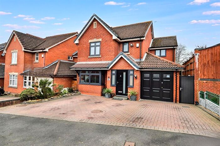 4 Bedroom Detached House For Sale In Elmfield View, Dudley, DY1