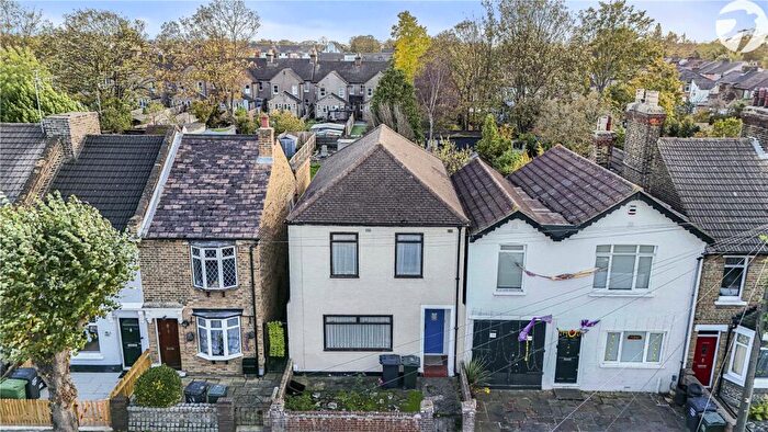 3 Bedroom Detached House For Sale In St Martins Road, Dartford, Kent, DA1