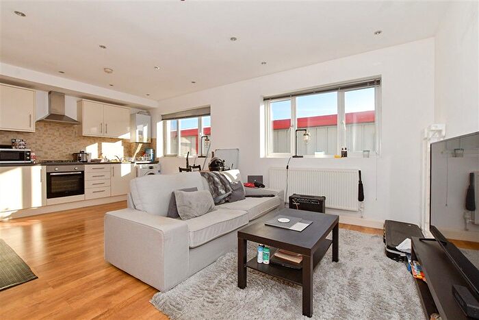 1 Bedroom Flat For Sale In Gatwick Road, Crawley, West Sussex, RH10