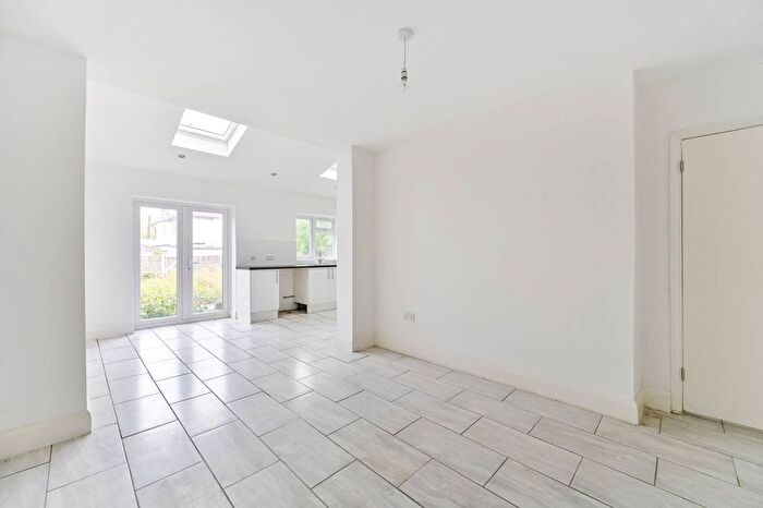 3 Bedroom Cottage To Rent In River Way, Twickenham, TW2