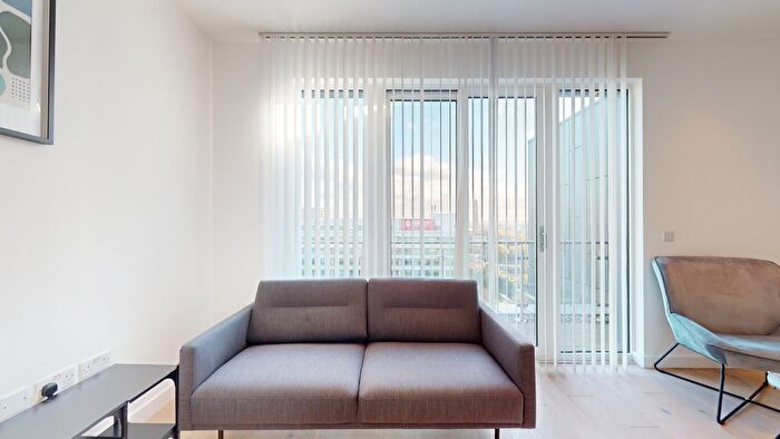 1 Bedroom Flat To Rent In Great West Road, Hounslow, TW5