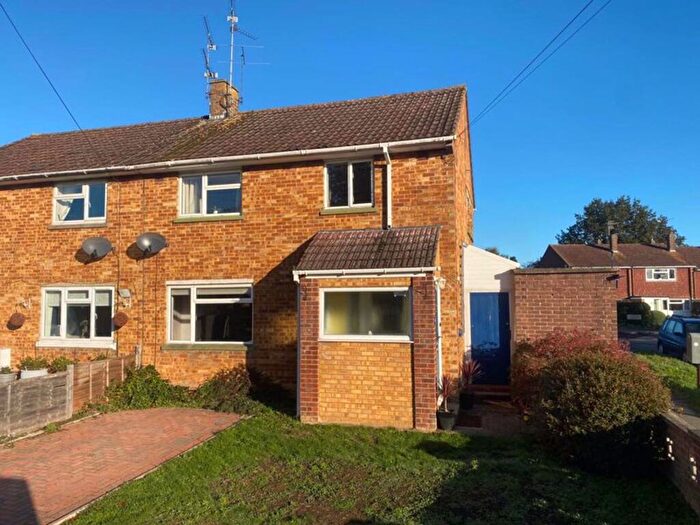 3 Bedroom Semi-Detached House For Sale In Cowper Road, Markyate, AL3