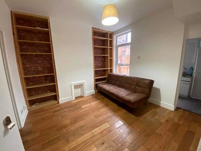 1 Bedroom Flat To Rent In Corporation Street, London, E15