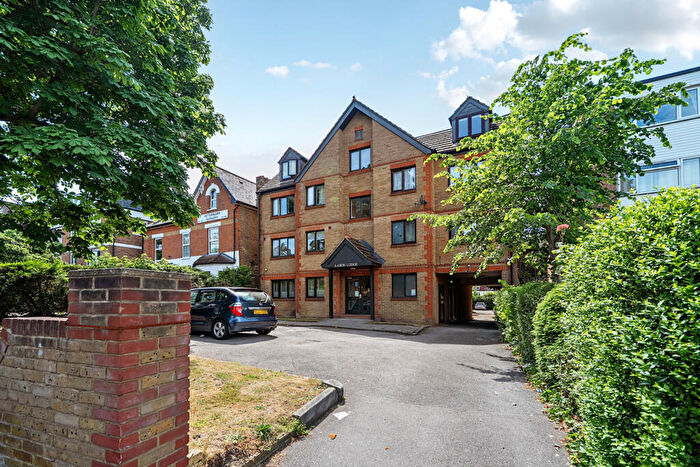1 Bedroom Apartment For Sale In Burnt Ash Hill, London, SE12