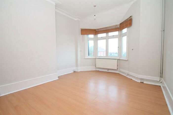 1 Bedroom Flat To Rent In Caversham Avenue, Palmers Green, London, N13