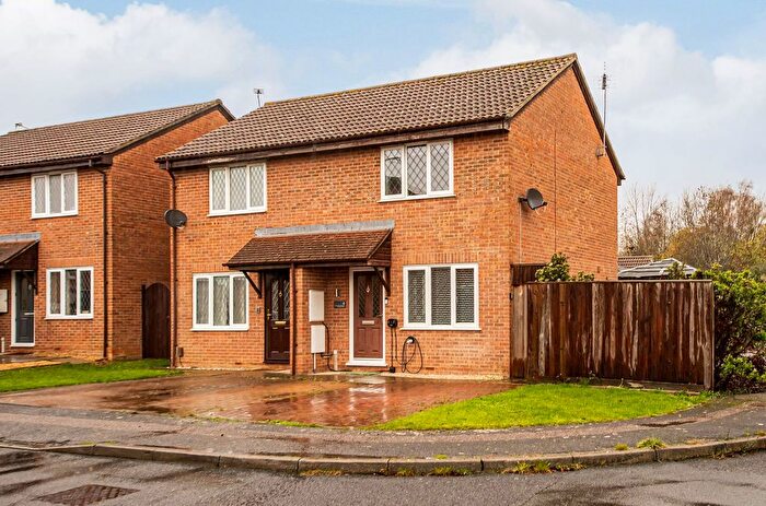 2 Bedroom Semi Detached House For Sale In Franklyn Close, Abingdon, OX14