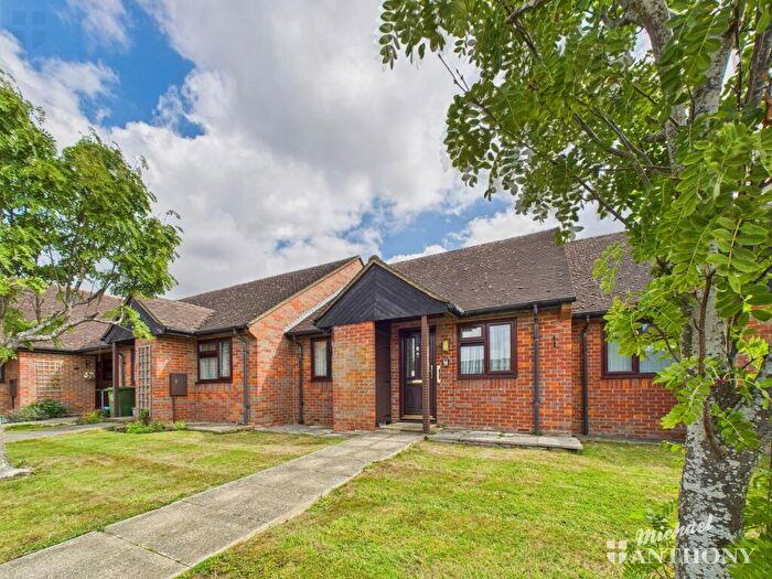 2 Bedroom Retirement Property For Sale In William Hill Drive, Bierton, Aylesbury, Buckinghamshire, HP22