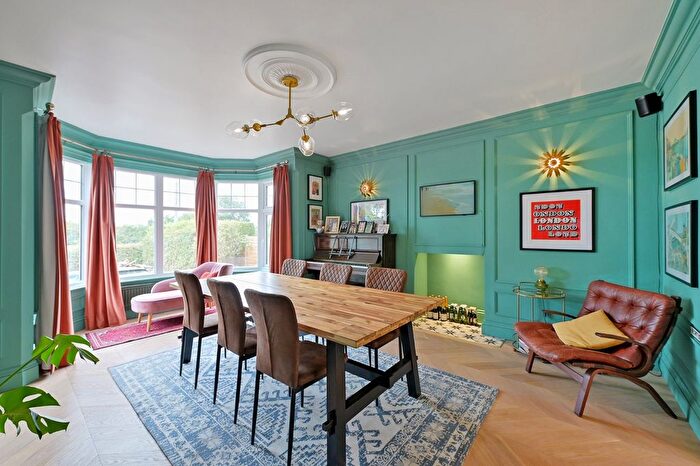 6 Bedroom Detached House To Rent In Oxford Road, Tilehurst, Reading, Berkshire, RG31