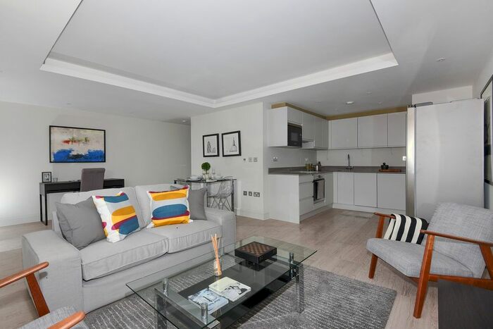 2 Bedroom Flat To Rent In Chesterfield Grove, East Dulwich, SE22