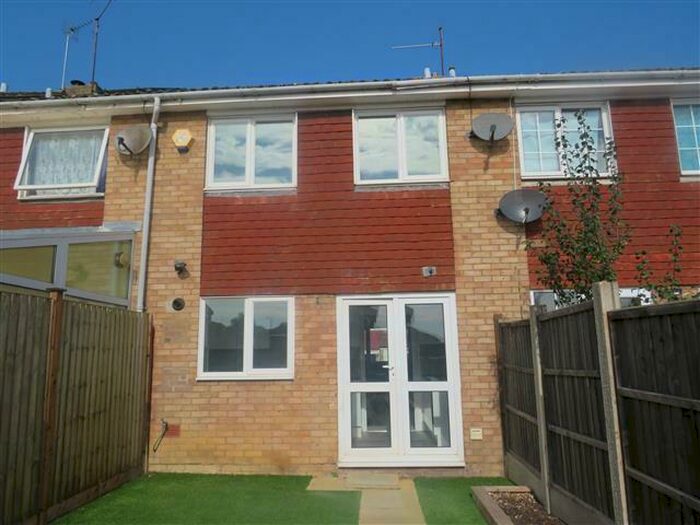 3 Bedroom House To Rent In Calder Vale, Bletchley, Milton Keynes, MK3