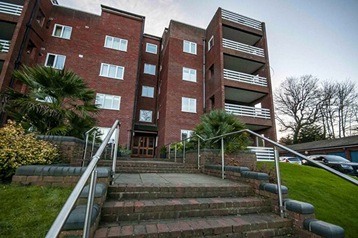 2 Bedroom Apartment To Rent In Forest Close, Bickley, Kent, BR7