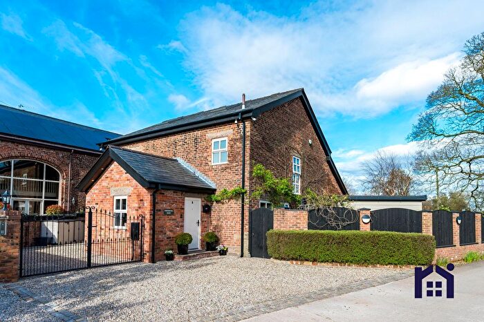 6 Bedroom Detached House For Sale In Ulnes Walton Lane, Leyland, PR26