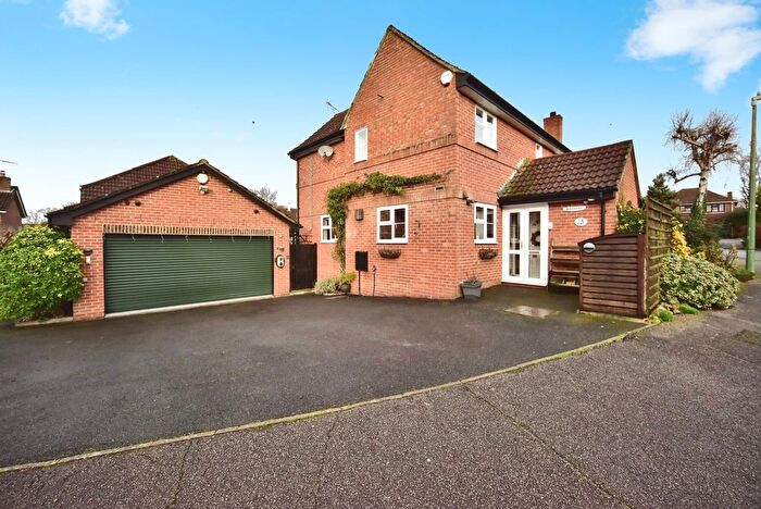 4 Bedroom Detached House For Sale In Harvesters Way, Weavering, Maidstone, Kent, ME14