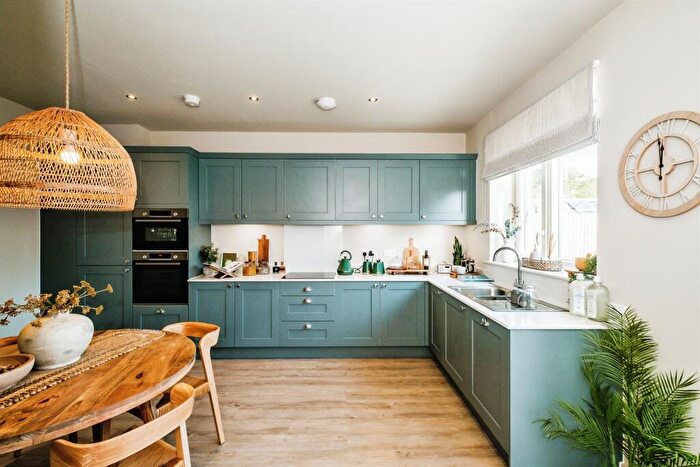 3 Bedroom Terraced House For Sale In Manor Hall Road, Southwick, Brighton, BN42