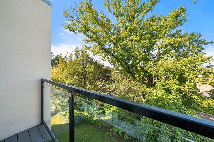 2 Bedroom Flat For Sale In Bailey Place, Crowborough, TN6