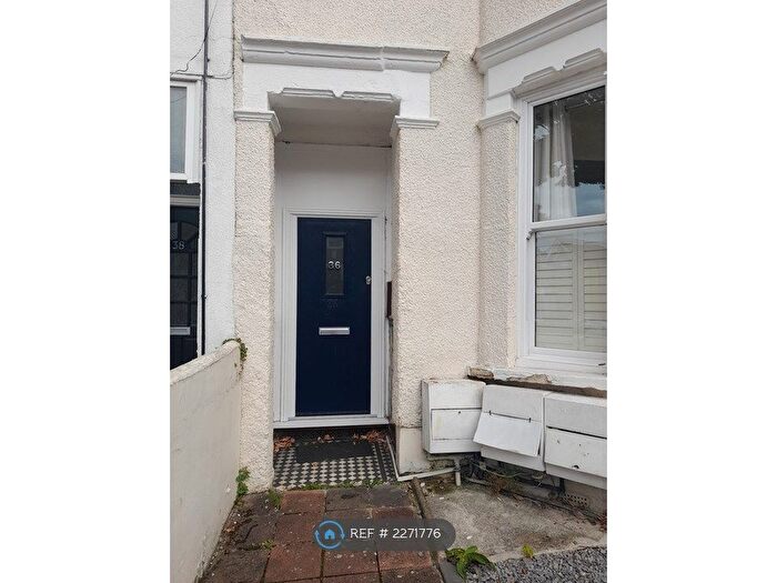 2 Bedroom Flat To Rent In West Norwood, London, SE27
