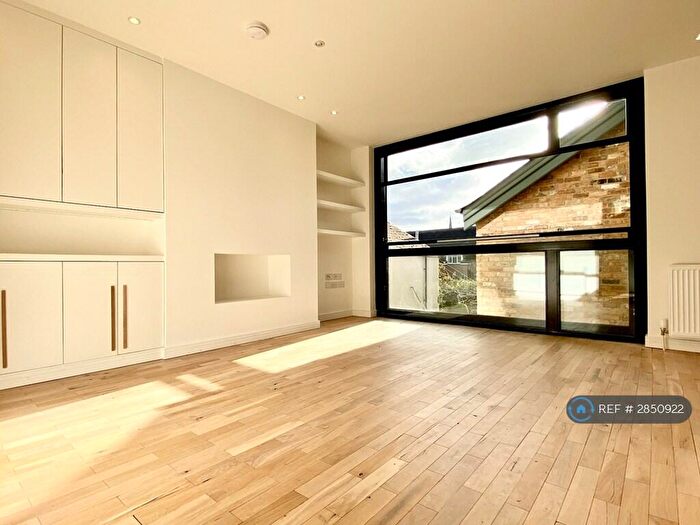 2 Bedroom Flat To Rent In Partridge Road, Cardiff, CF24