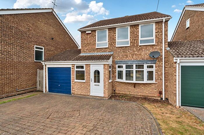 3 Bedroom Link Detached House To Rent In Holyport, Maidenhead, SL6