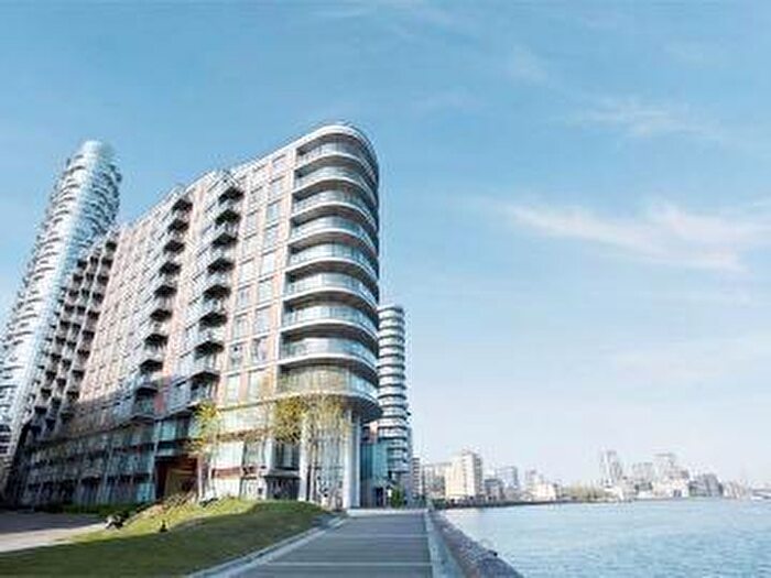 3 Bedroom Flat To Rent In New Providence Wharf, Fairmount Avenue, Blackwall, Canary Wharf, London, E14