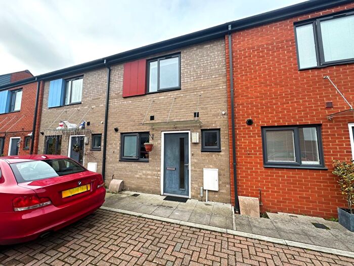 2 Bedroom Property To Rent In Rostrum Close, Ashford, TN23