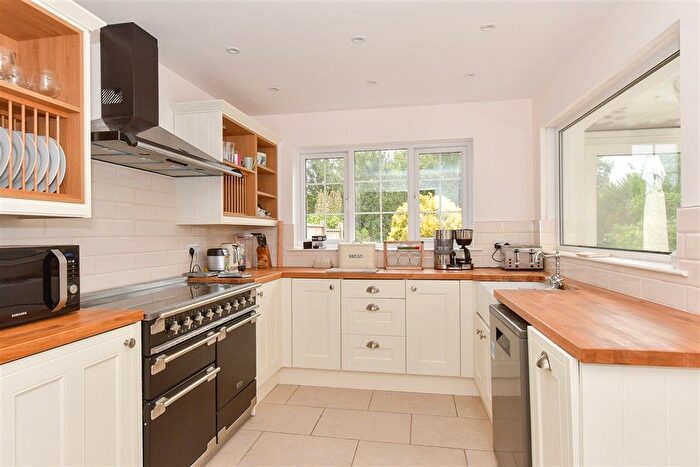 3 Bedroom Semi-Detached House For Sale In Newnham Road, Binstead, Ryde, Isle Of Wight, PO33
