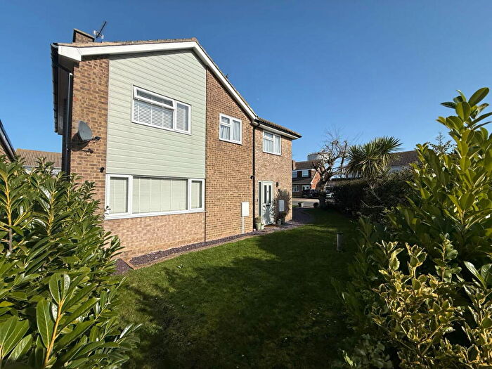 3 Bedroom Detached House For Sale In The Maples, Broadstairs, CT10