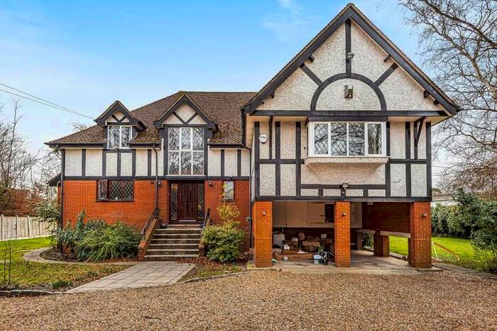 5 Bedroom Detached House To Rent In Fishery Road, Maidenhead, SL6