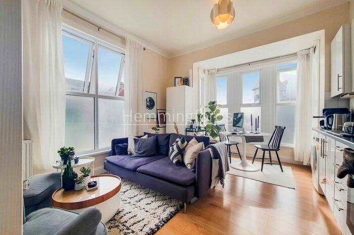 2 Bedroom Flat To Rent In Preston Road, Leytonstone, E11