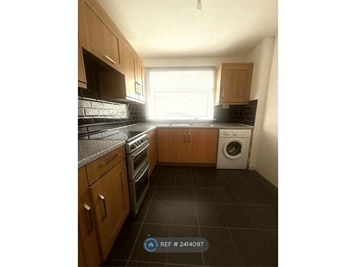 3 Bedroom Flat To Rent In Harris Road, Glasgow, G23