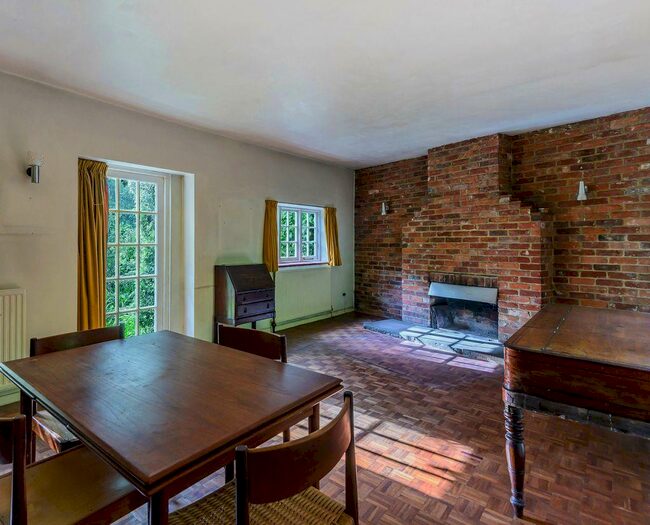 4 Bedroom Detached House For Sale In Tillingbourne, House, Shalford Road, Guildford, GU4