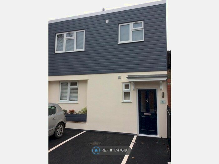 2 Bedroom Flat To Rent In Oaktree Court, Woking, GU21