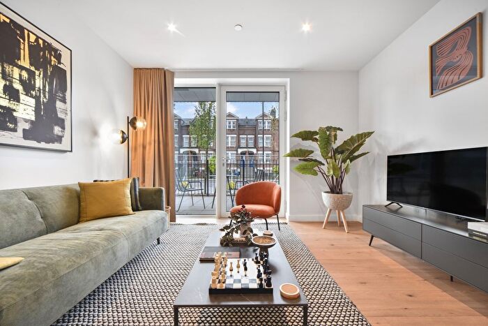 3 Bedroom Flat To Rent In Uncle, Deptford, SE8