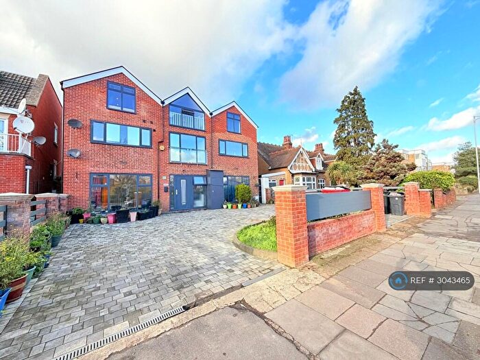 Studio To Rent In Cranbrook Road, Ilford, IG6