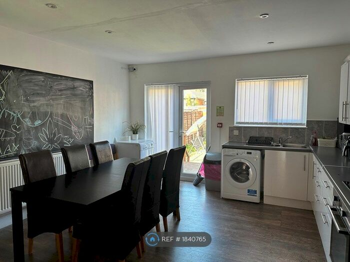 3 Bedroom Terraced House To Rent In Netley Road, Ilford, IG2