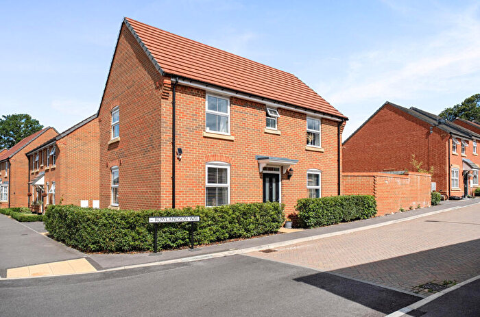 3 Bedroom Detached House For Sale In Rowlandson Way, Hook, RG27