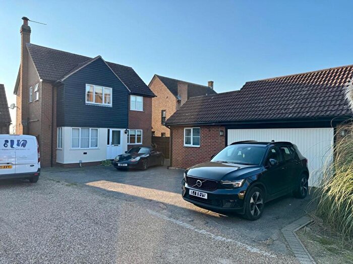 4 Bedroom Detached House For Sale In Imperial Avenue, Mayland, CM3