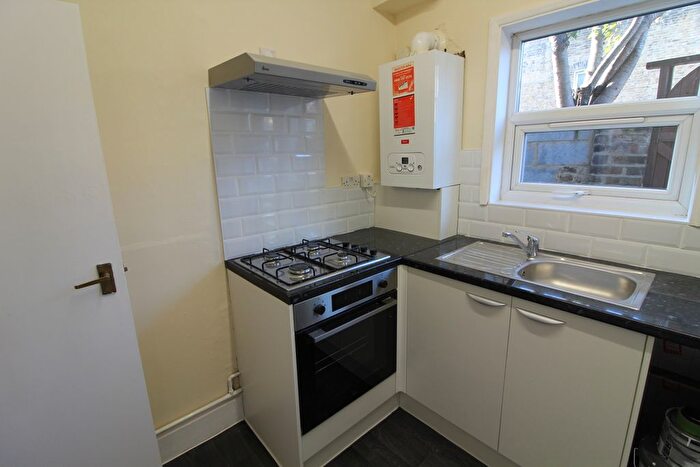 2 Bedroom Flat To Rent In Charlemont Road, London, E6